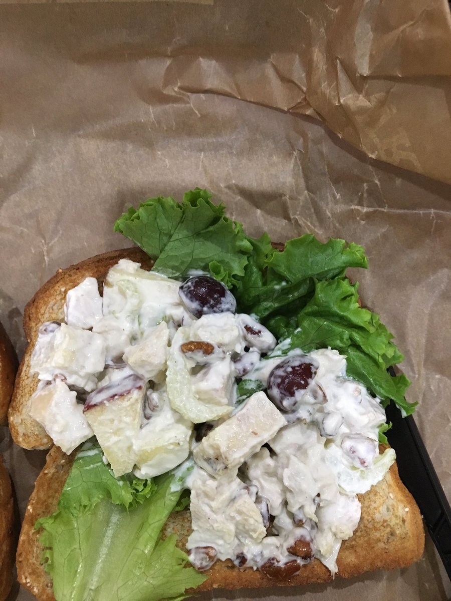 REALIZERadio's tweet image. #arbys. #TellUsHowWeDid.  Let me tell you what you didn’t.   You did not put half the chicken on my sandwich.   #NoCoverage #NotChickenInEveryBite.   #MightAsWellJustHaveBread