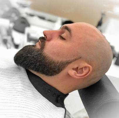 NeoCape's tweet photo. A pinstripe gown doing its job nicely for this beard trim by @n.n1k (via Instagram)  #barberlife #neocape #barbershop #barbershopconnect #menshair #barberhub #hairstylist #barberworld #menhair #menshaircut #modernbarbermag #malegrooming https://t.co/7yOtncaDej