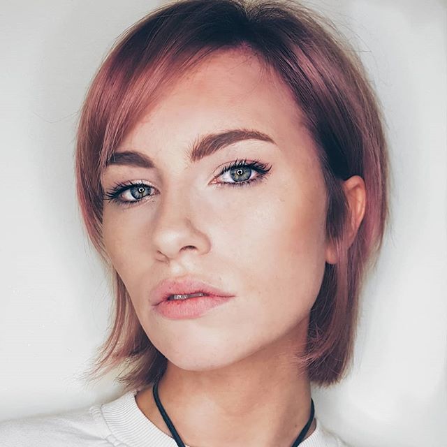 Green eyes and pink hair = POP 👀💟. Cute pink rose gold blush using the new wella colour shades <a href="/wella/">wella</a> @wellahairuk @wellahair #pinkhair #bleach #blondehair #pink #hair #haircolour #hairsalon #kensington #westlondon #salon #luxuryhair #haircare #haird… ift.tt/2XxcDtf