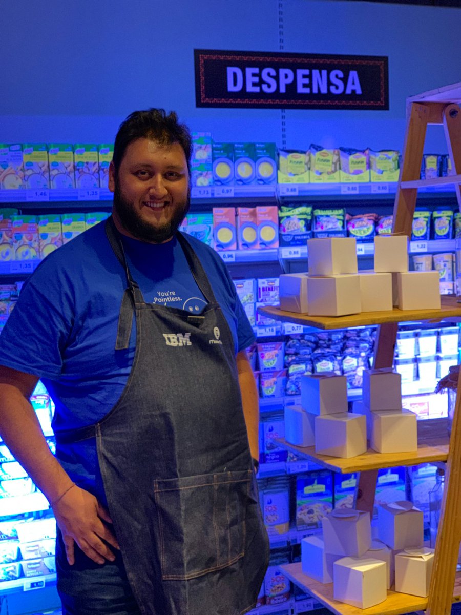 jpsoto's tweet photo. Hoy #MasterTech en el #SellForward de @IBMdeChile! Arrancó @maurotor y el Chef Tomás Olivera @TOLChef con un mensaje super potente: En una empresa de SERVICIOS, todo es la experiencia del cliente y, como en un restorán, nos debemos a nuestros “comenzales” #ProudIBMer #THINK https://t.co/xJ2xsuPDOI