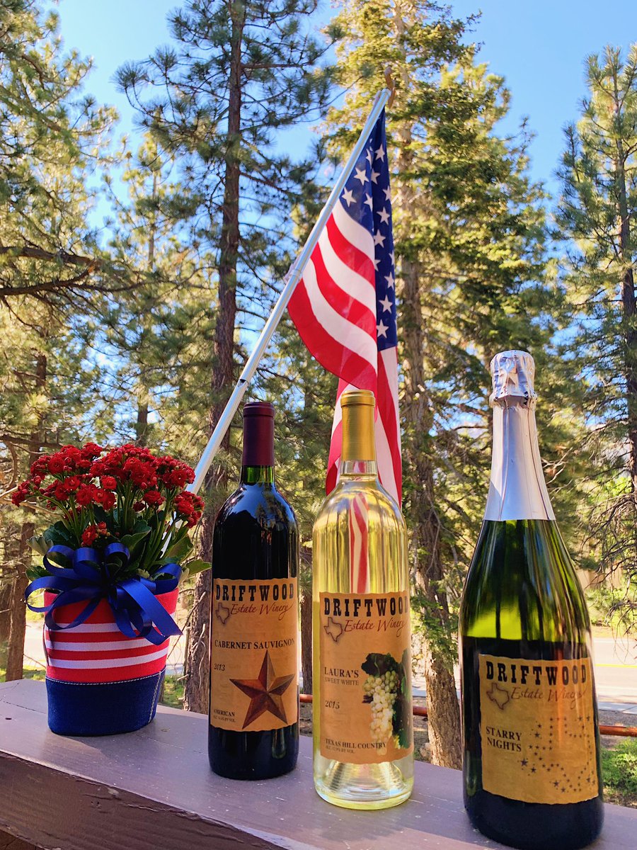 DoubleGoldCab's tweet image. Red, White &amp;amp; ...bubbles! 🍾 Happy Independence Day! 🇺🇸 come celebrate the Fourth of July with us! We will he open today 11 am to 6 pm 🎆🎇 #txwine #fourthofjuly #indeoendenceday #wine