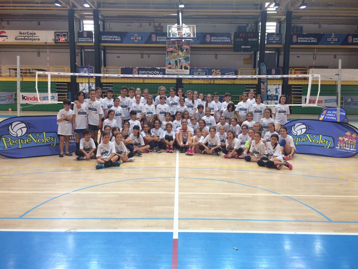 CampusRFEVB's tweet photo. Campus PequeVoley | Recibimos la visita de la capitana de la @VoleyFemAbs Helia González #campusrfevb #pequecampus #pequevoley https://t.co/C63VCSQ7hf