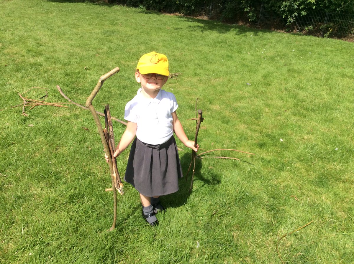 AllSaintsTraff's tweet photo. Super outdoor learning today Reception #teamwork #denmaking #highorderthinking #understandingtheworld 💪🏼🌟👏🏼 https://t.co/ikUeIXbBeG