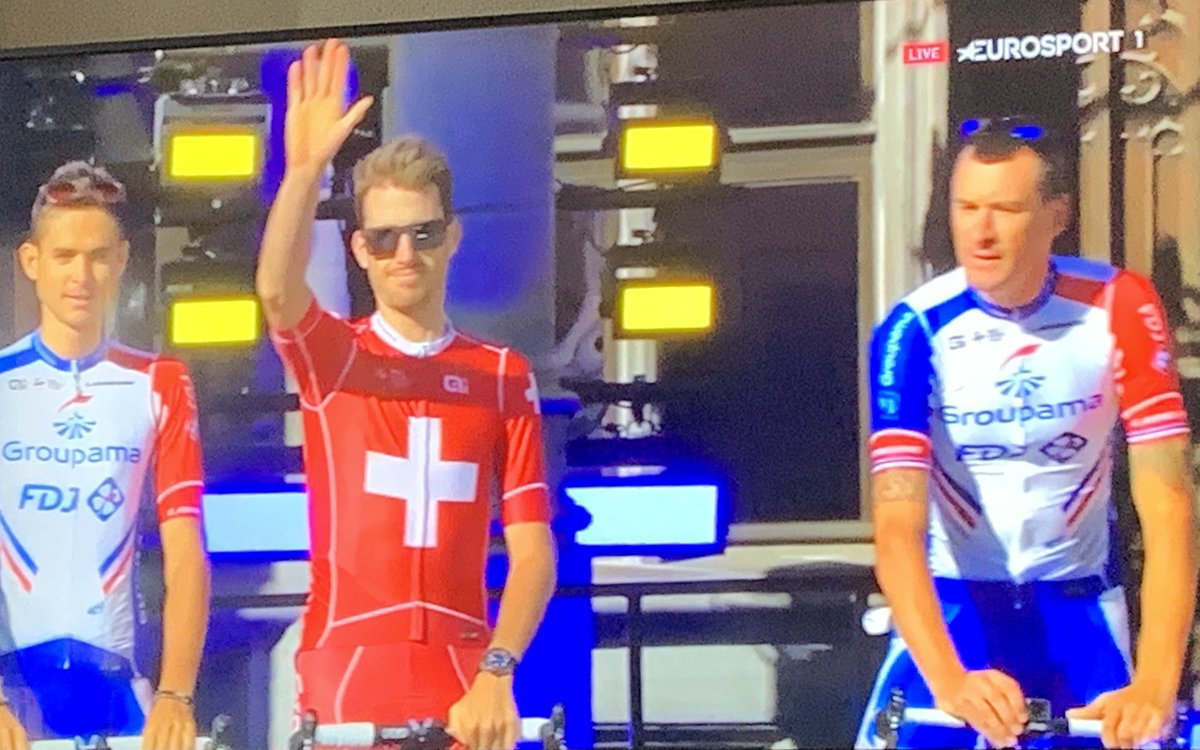 Swiss_Cathy's tweet photo. Comme il est beau notre Champion à nous 🇨🇭😎 #tuvoiscomment #TDF19 @reichenbach_seb @GroupamaFDJ @La_desalpe #WallisPower https://t.co/bbFQR4aVhj