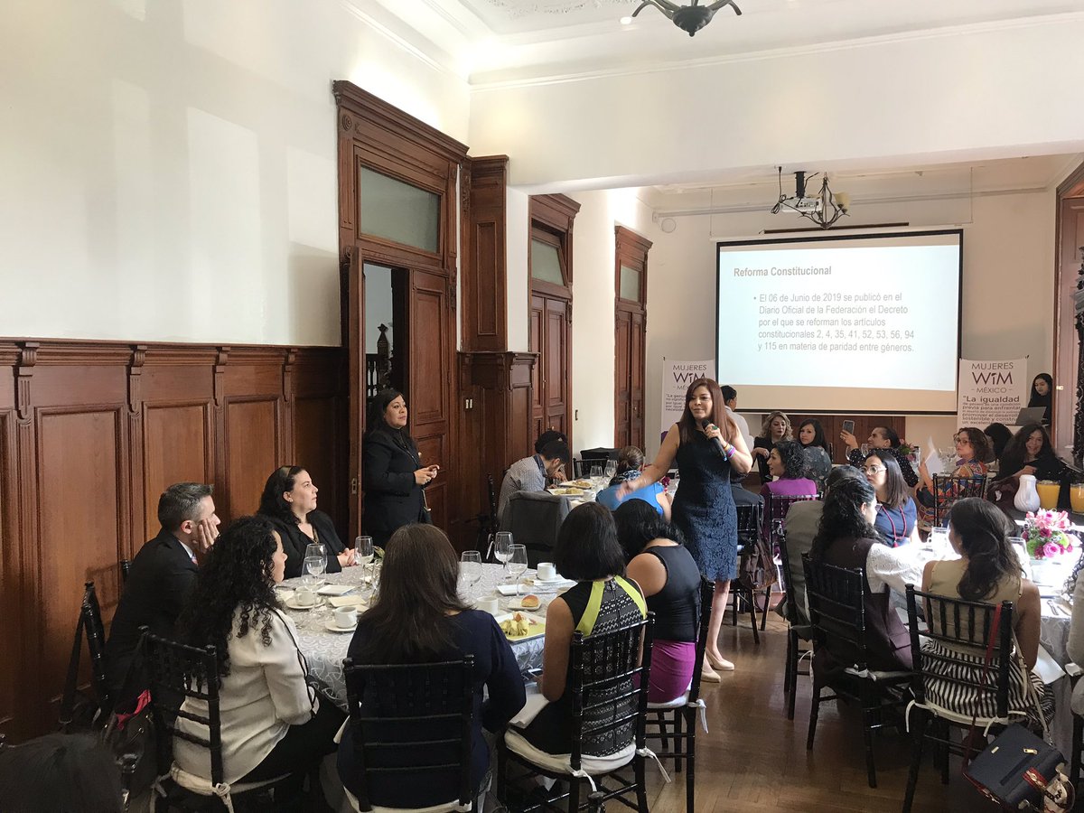 Camimex_Oficial's tweet photo. “Sería un muy buena práctica que las empresas adoptaran un sistema de tabulador de sueldos y salarios como en el gobierno. Esto garantizaría un sueldo fijo por puesto, sin distinción de género”. @AuroraAguilarR @CELIG_Oficial @WimMexico https://t.co/QIH3eqTrxQ