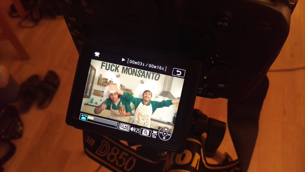 studio_lambda's tweet photo. Nouveau tournage, pour de nouveaux épisodes de DIY GREEN pour la rentrée !
#DiyGreen #tutos @matthieuponchel https://t.co/ATMQCqsKzh