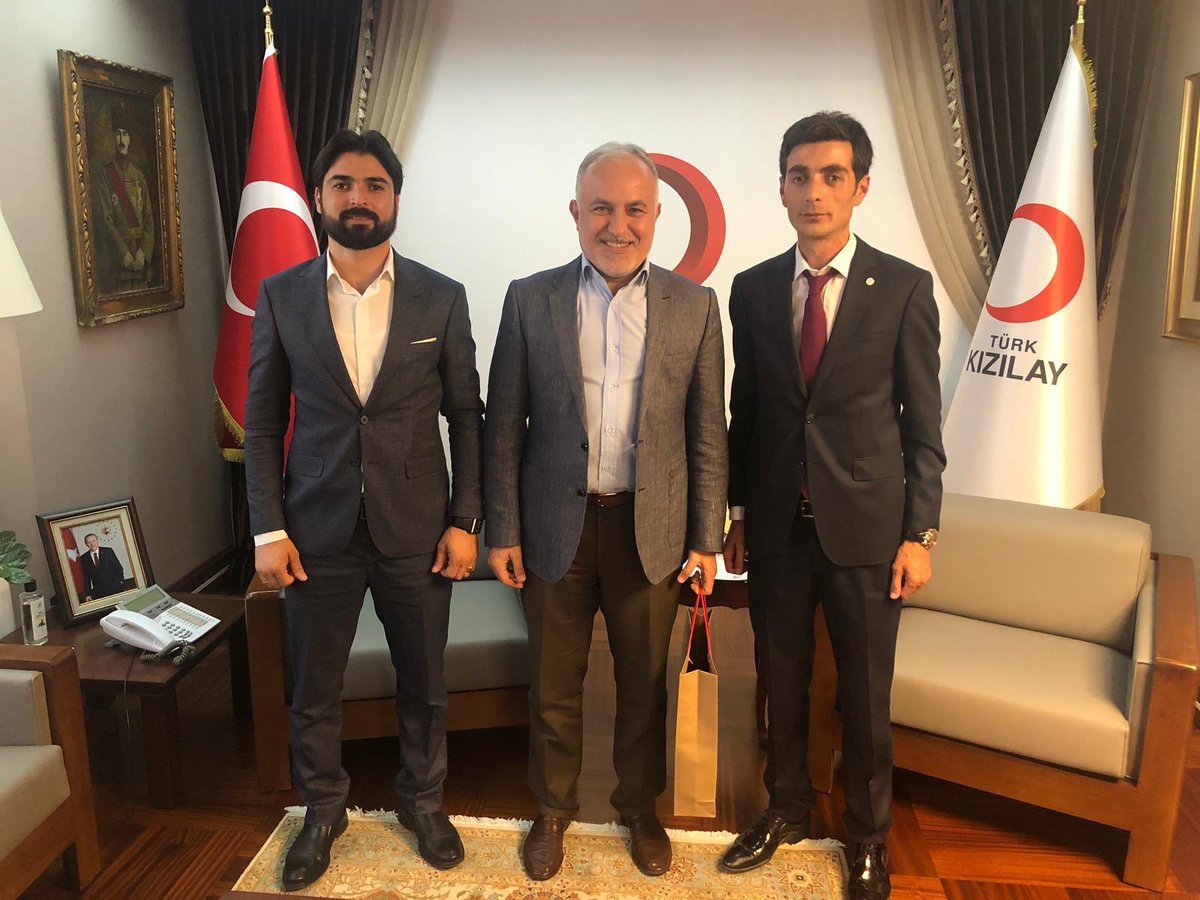 bitliskizilay's tweet photo. Genel Başkanımızı Bitlis Şubesi olarak ziyaret ettik.İlimizde yapacağımızı faaliyetler ve Kızılay binamız ile ilgili hasbihal ettik.Bizi kabul eden Genel Başkanımız Sn @drkerem Beye sonsuz teşekkür ederiz.Herşey çok daha güzel olacak İnşaAllah https://t.co/SuwsCEYCGm