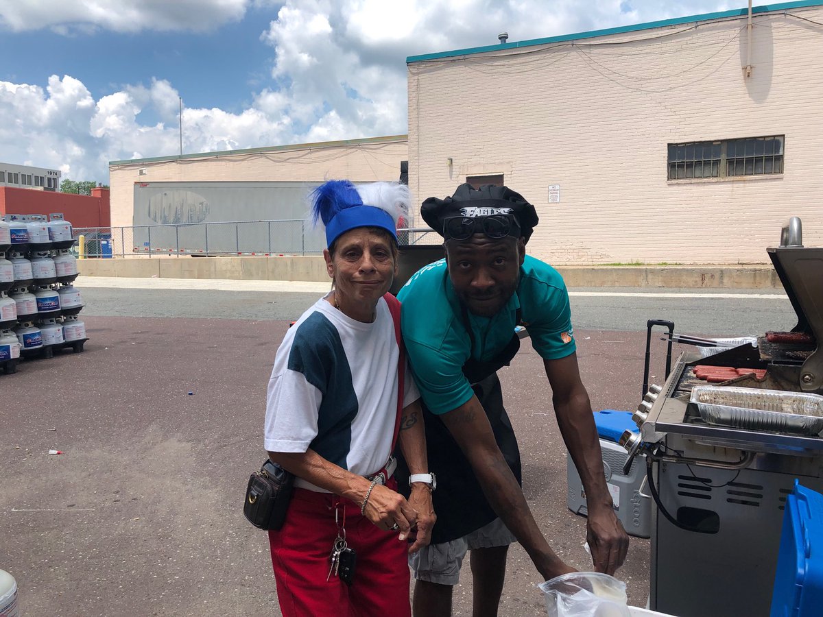 Patty is dancing for her hamburger! Thank you Ryan for grilling, go Birds! ⁦<a href="/Broomall_HD4181/">BroomallHomeDepot</a>⁩ ⁦<a href="/Lorrainbutler/">Lorraine</a>⁩ ⁦<a href="/dennison_bryan/">Bryan Dennison</a>⁩ ⁦@watlock5⁩