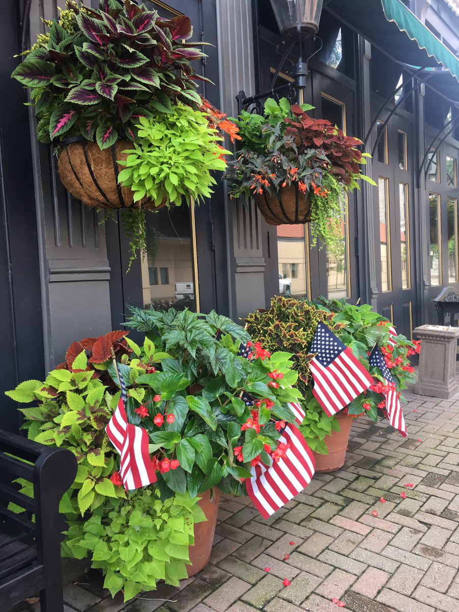 BlennyHotel's tweet photo. Wishing everyone a safe &amp; happy 4th! 🇺🇸🇺🇸🇺🇸 #blennyhotel https://t.co/G2gwgyd6v7