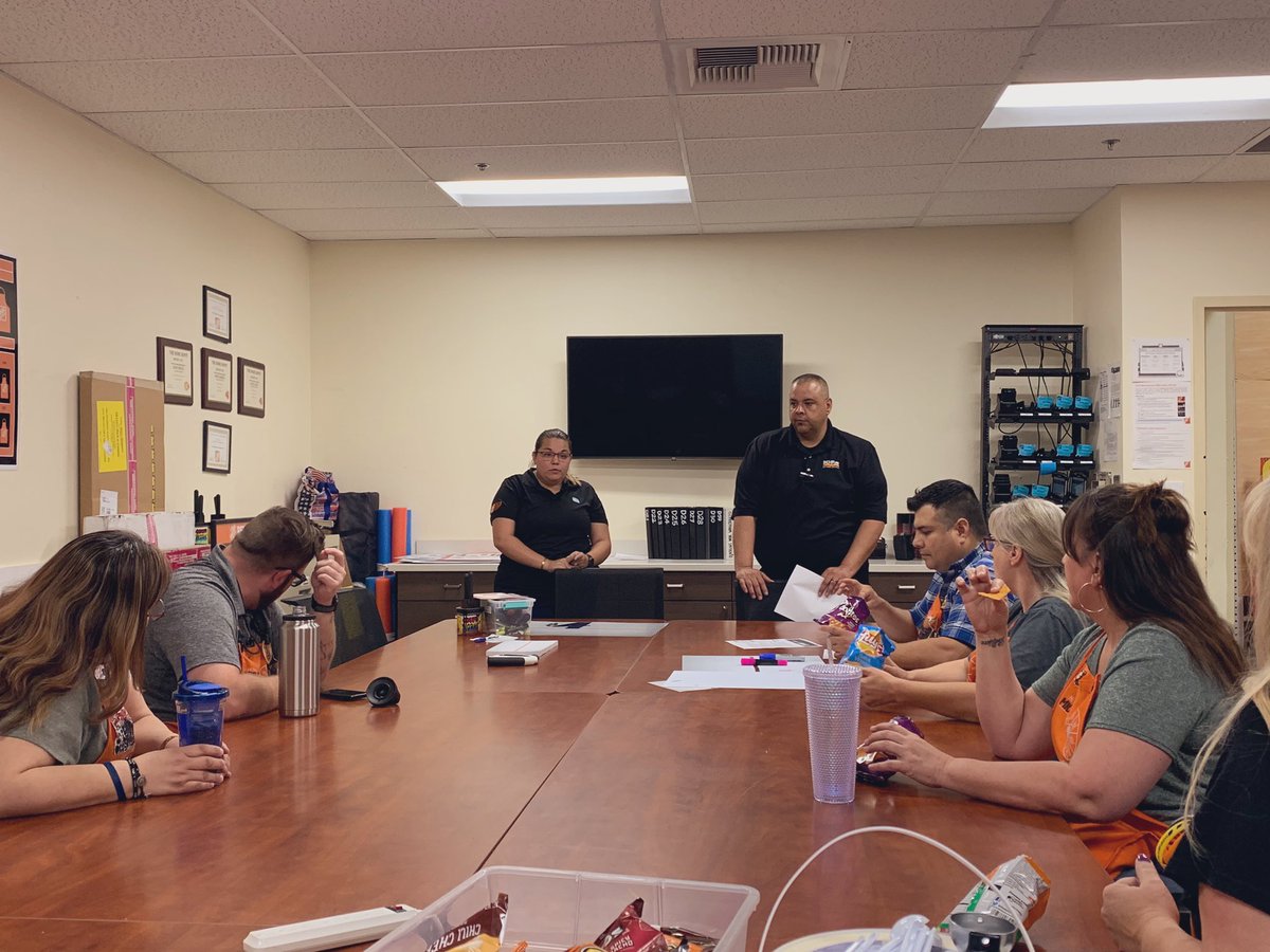 RAttuso's tweet photo. Specialty Tuesday with both paint reps Angel (Behr) and Alex (Glidden) training the specialists on the many benefits of OnePaint. Thank you both, looking forward to the success. #tothemax #441pride #WeAreTheBar https://t.co/rPBoWP7JNA