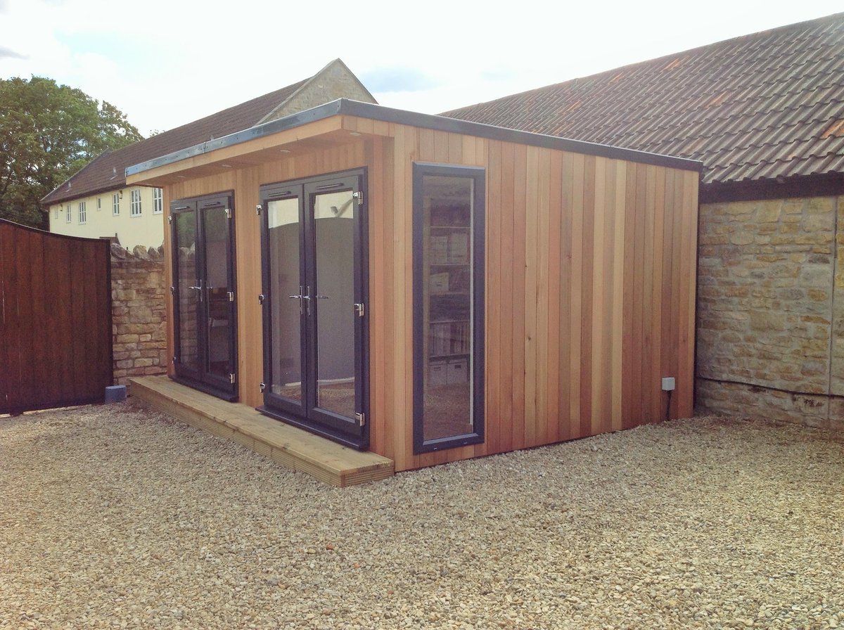 This is one of our executive #gardenrooms that we built with 2 doors for this client.  Most of our builds are bespoke to the individual customer.  futurerooms.co.uk/gardenrooms/th… #wnukrt #womaninbiz