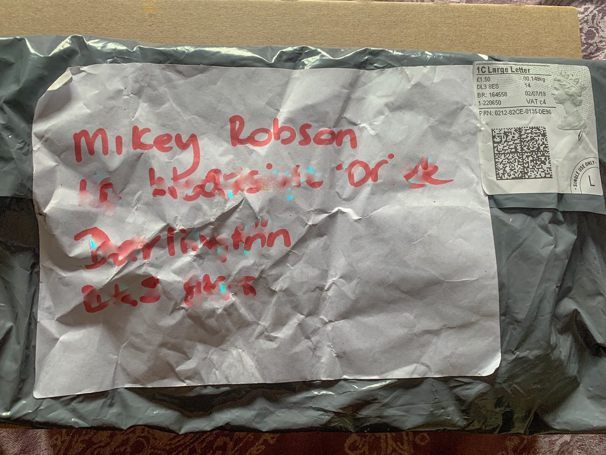 heymiky's tweet image. 🤣when you know exactly who’s sent you something and you can’t stop laughing @Mrs_Fatherjack @fatherjack thanks guys #sqlbitsrun