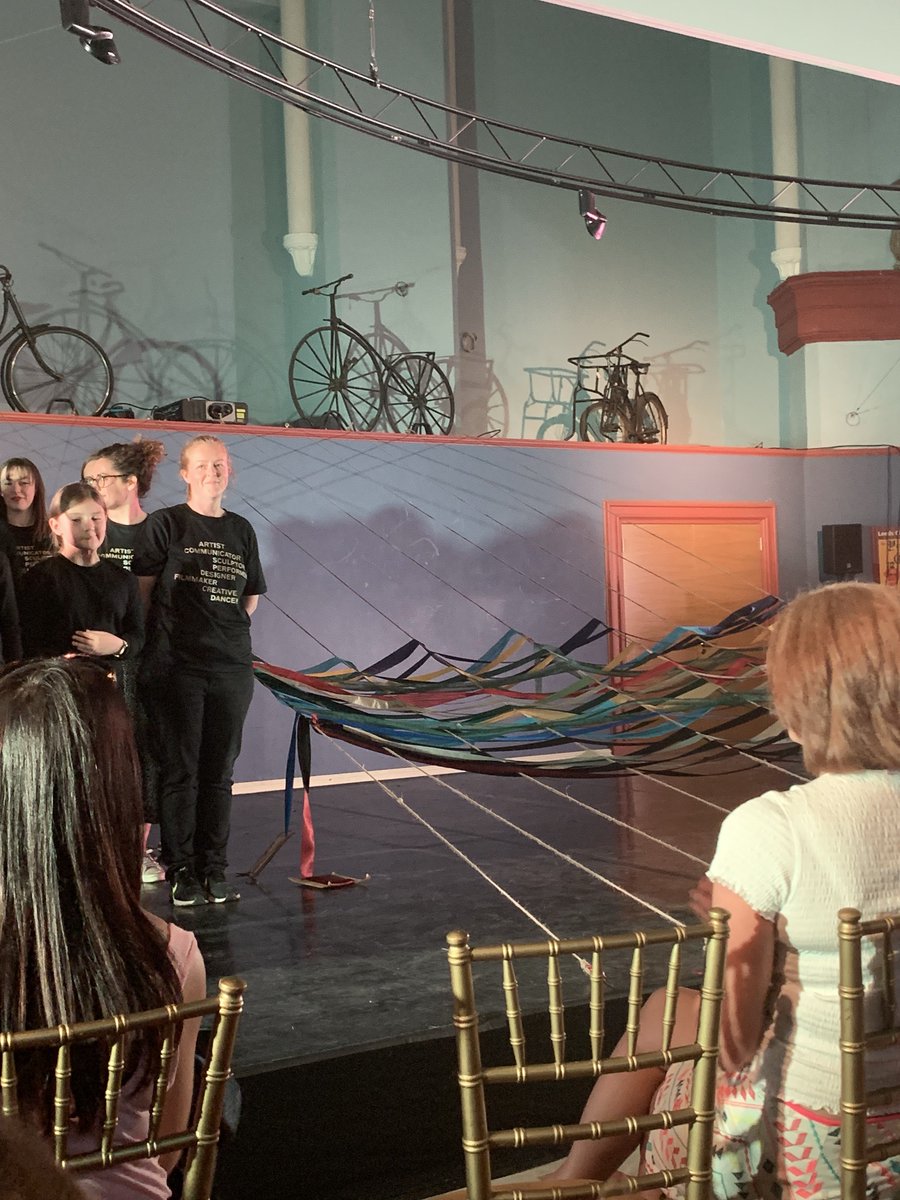 HepworthGallery's tweet photo. @LeedsCityMuseum @LeedsPlayhouse @northernballet @leedsyoungfilm @ideasfoundation We were treated to a live weaving performance from students who have worked with The Hepworth Wakefield over the last few months as they studied Yorkshire’s rich #textile heritage! https://t.co/HQcHcT9LhM