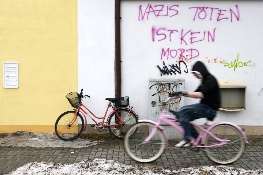 NoeWehrtSich's tweet photo. "#Seenotrettung ist kein Verbrechen", kommt mir irgendwie bekannt vor. Brüder im Geiste
#freeRackete https://t.co/ZCkaJnbeSH