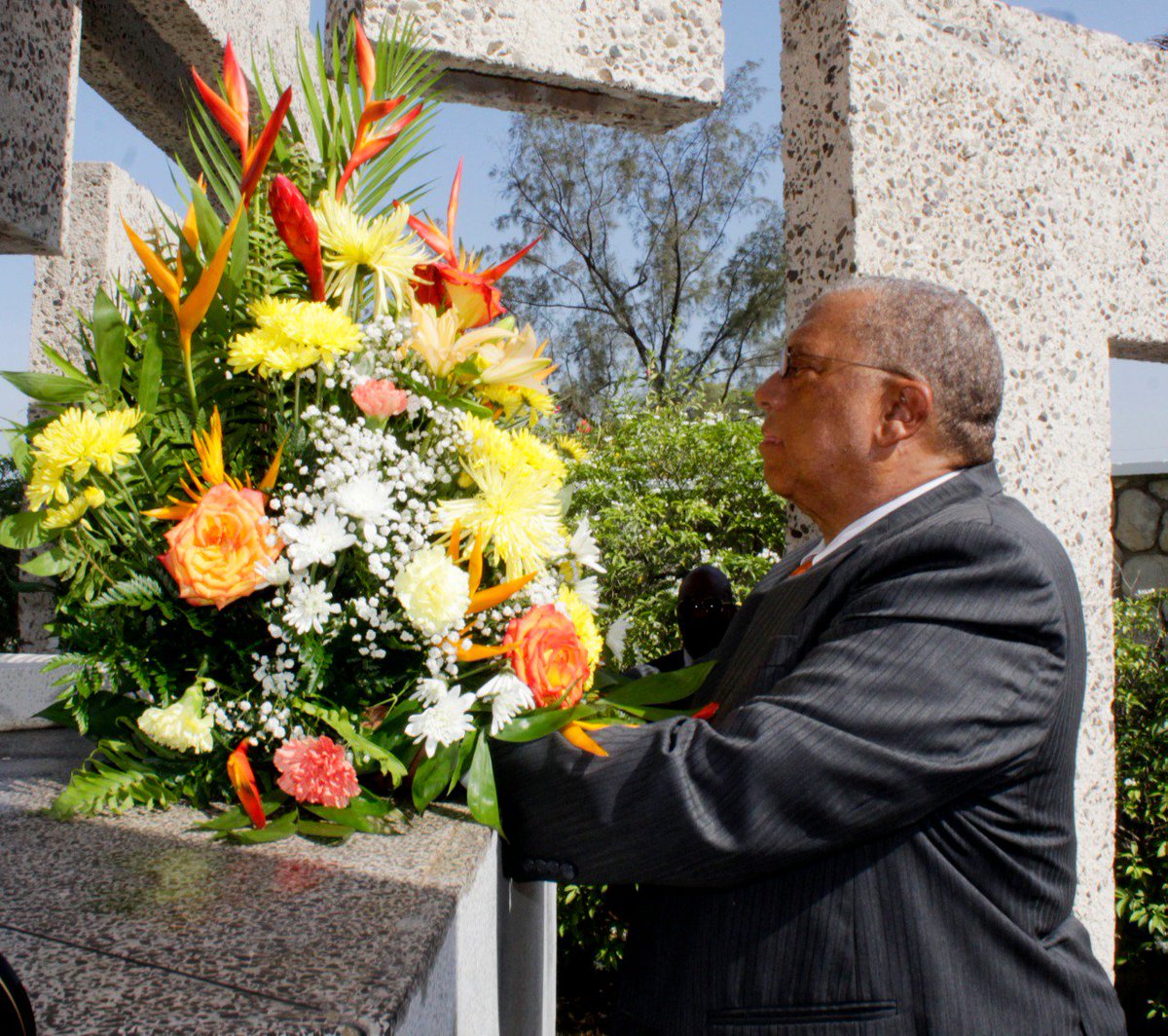 DrPeterPhillips's tweet photo. Today, we commemorated the 126th Anniversary of the birthday of #NormanWashingtonManley with a floral tribute at Heroes Circle. Founding President of the People's National Party, 1st Premier of Jamaica &amp; National Hero. Hail the man!✊🏾 #NWManley #Legacy https://t.co/pv7XqZoTRA
