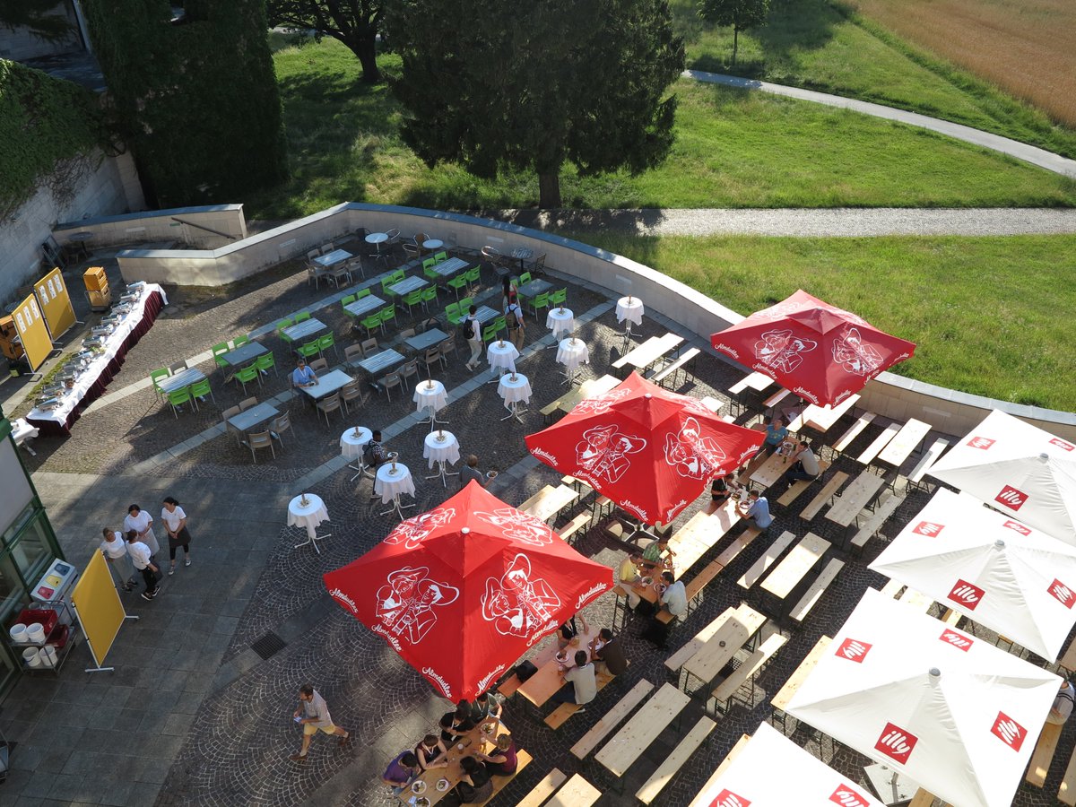 ClaudiaSbg's tweet photo. Abendbuffet auf der Klavierterasse der #Nawi
| Evening Buffet at the Piano Terrace #agit2019 #giforum2019 #gi_week
#Salzburg https://t.co/IsRm8bklua