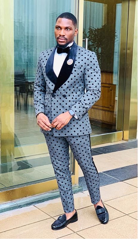 nosense_sense's tweet photo. Tobi cleans up pretty gooood!I heard Ebuka has been shaking on his fashion throne..waiting for reviews because I believe you will deliver,as usual #LusciousOfficialLaunch #TobiTheHost #TobiTheBrand https://t.co/GqtU7hlnSd