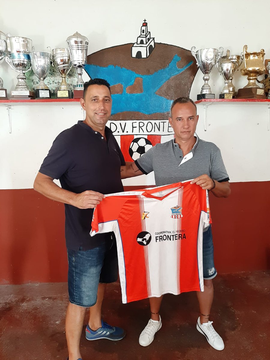 udvfrontera's tweet photo. Nos complace informarles que nuestro primer equipo inicia un proyecto con la presentación de su nuevo cuerpo técnico.
León Gómez @gmez_len cogerá las riendas de la U. D Valle Frontera para la próxima temporada.
Su segundo entrenador será Ari  Toledo. 
¡Bienvenidos! https://t.co/x8zTBEGk8X