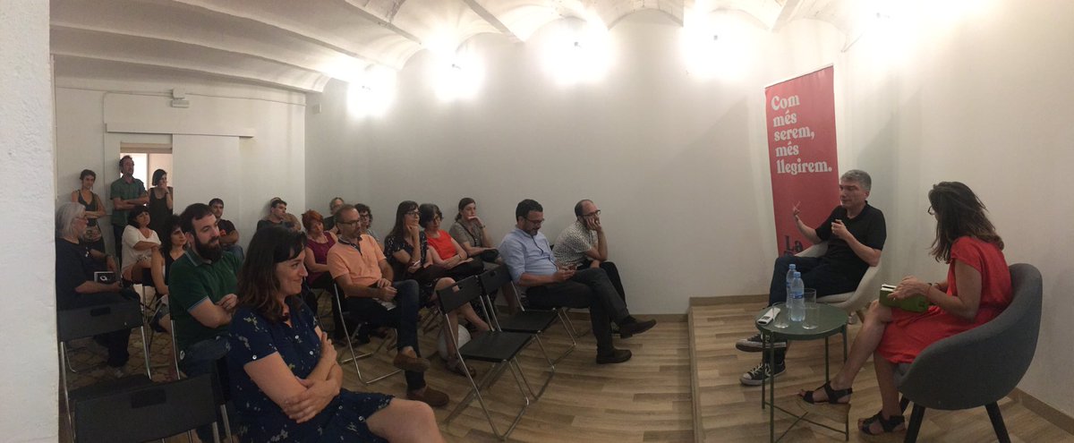 postroph's tweet photo. Gairebé hi som tots a La Tribu, parlant de “La teoria de l’imbècil”, novel·la fantàstica d’en Pep Prieto.

En una estona, xerrarem de “Contes de terror 3”

Fantàstic i terror per a tothom!

#LaTeoriaDeLImbècil
#ContesDeTerror3 https://t.co/AKpYGr7u9o