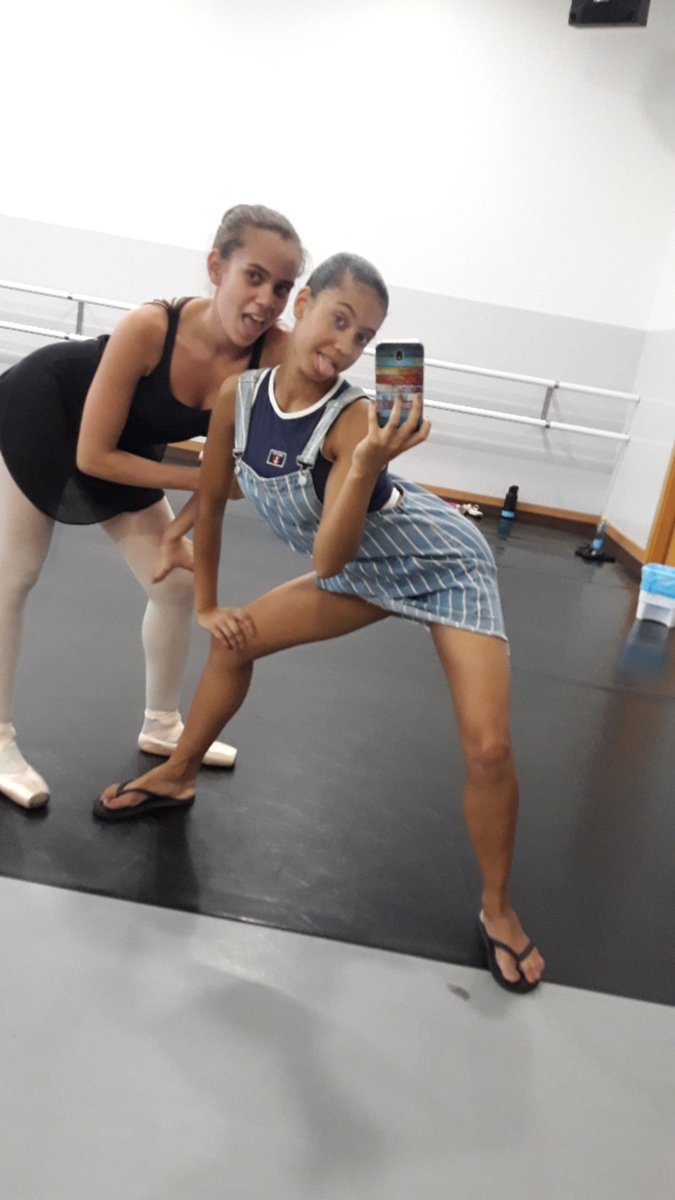 laucoppelia's tweet photo. Como estranho  a minha bebe 😘😜 @mafa_gc https://t.co/HqaVp0b3GQ