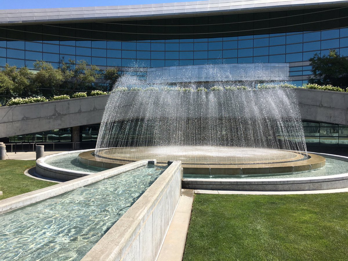 Fireworks that shoot up into the air are against the law but I’m a fountain that shoots water into the air so that’s ok. ⛲️ Have a happy #4thofJuly #IndependenceDay 🇺🇸🎇🎆