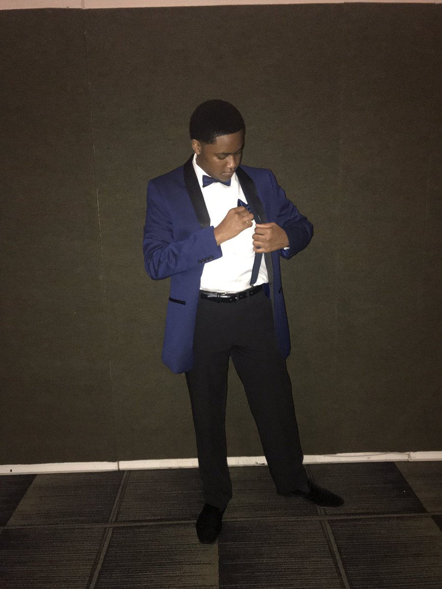 TheRealTobias_D's tweet photo. Finally Doneβπ½π
*Top 20% of my class
*4.14 GPA
*Over $2,000,000 in scholarships
*Accepted into 33 universities
and i will be Continuing my education at drummmm rrroollll please ..... The University of Missouri #mizzou23 #2k19Graduate https://t.co/edk0CxbXh5