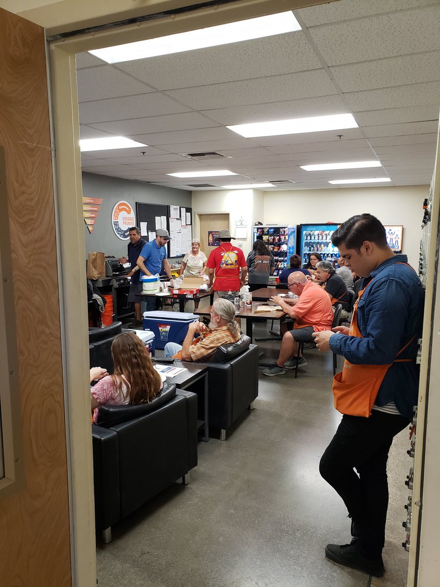 486Sasm's tweet image. Happy 4th of July everyone!  #HD0486ElCon is celebrating!  10 hour Smoked Brisket, Ribs, and Hot Dogs. 
@NeriWilliams @jennipherball @J_L_DRAPER @SusanT42880527 @depotfan1 @Alana95540851 and Riley. 
#D60strongandproud
