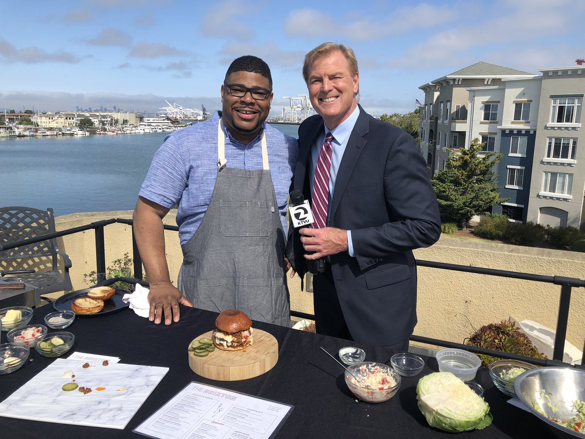 FMallicoatKTVU's tweet photo. BBQ’ing Burgers (what else) on this 4th of July Holiday.  The Brixton’s Executive Chef Banks White served a winner on the Nine @KTVU   A Kobe Beef double patty with cheddar pimento cheese and 🌶 Chili!   #ALotOfMeat #Delish https://t.co/djTWSYq0ax