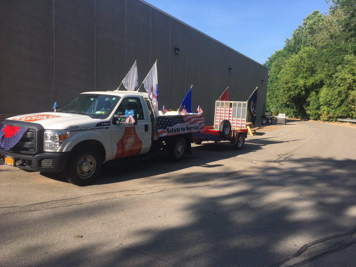 Gina_A_G's tweet photo. So honored to be the only retailer invited to participate in the 4th of July parade. My team did a fantastic job and got to meet Anthony Eardley, an American Ninja Warrior Finalist! #6173Rocks! https://t.co/4qlPw3vJRn