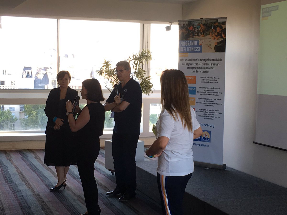 « Le stage casse le sentiment d’insécurité des jeunes, leur permet de sortir de chez eux et découvrir d’autres choses ! », Samia Azlouk du collège Lurçat à Sarcelles témoigne de l’importance d’un stage choisi et de qualité #DéfiJeunesse