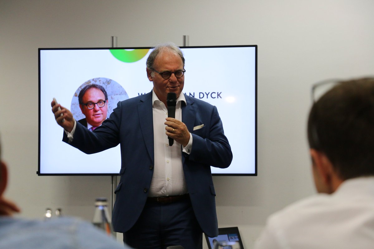vanksen's tweet image. Prof. Dr. Walter Van Dyck, Associate Professor at @Vlerick Business School, animates the first presentation of the 4th #digitalcircle on: "Use and misuse of corporate venturing as an entrepreneurial and intrapreneurial instrument for business model innovation".
 w/@AccentureLux