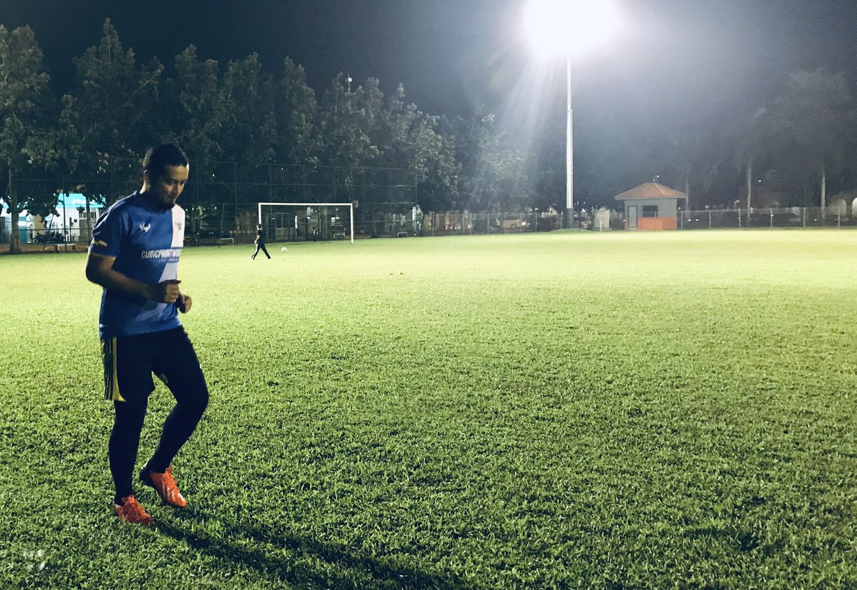 ArifAkarUmbi's tweet photo. Raya di Kuala Berang lewat malam bersama @ganusoccerfc #GSNFriends. Alhamdulillah malam ni dok mepeh begambor dengan Home Kit @AmpangUnitedFC x @KakiJersi #RiseAsOne 🤣
#FootballExperience
#HuluTerengganu
#QBer https://t.co/JYZVTxdoNx