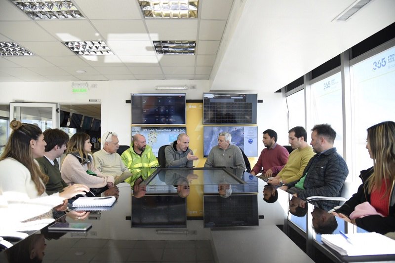 impulsobaires's tweet photo. 🔴 #LaPlata El frío seguirá y @JulioGarro convocó al COEM para profundizar trabajos de asistencia de todas las áreas de políticas sociales https://t.co/Pix9iZeCLs https://t.co/y0Lxtfwn3Y