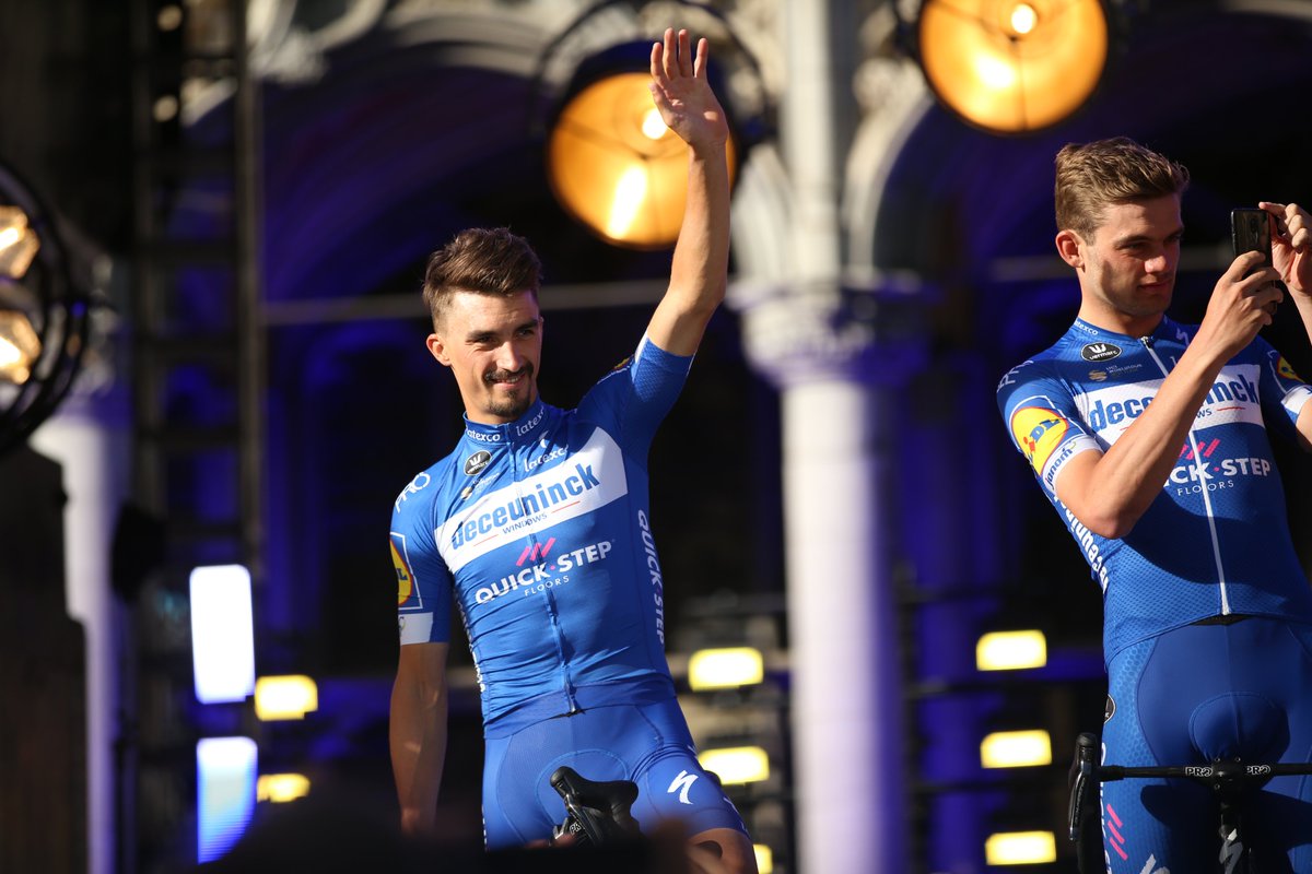 LeTour's tweet photo. Thank you Brussels! 75,000 in attendance today! 🎉👏

Merci Bruxelles ! Vous étiez 75 000 dans le centre de la capitale aujourd'hui ! 🎉👏

📷 ASO / T.Maheux

#TDF2019 https://t.co/HURVyHvCCY
