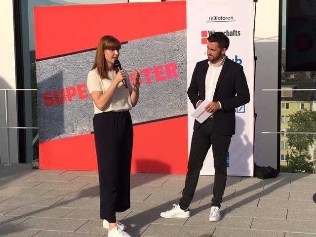 FOMHochschule's tweet image. #FOM Absolventin Luise Ortloff über ihre #Master-Arbeit zum Thema "Digitalisierung im Arbeitskontext: Auswirkungen auf das organisationale Commitment von Mitarbeitern", die sie bei Prof. Dr. Christian Rüttgers geschrieben hat. #Supermaster