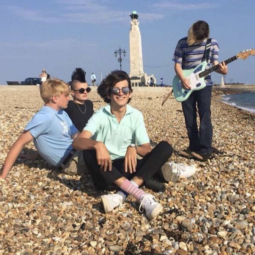 underscorepart3's tweet photo. INTERVIEW: @FLOWVERSS are the South coasts' biggest indie hopefuls with new single 'Nosebleed' catching the summer vibes across the seaside town. Here's what they had to say to us when we chatted to them. @Bighugmanager

https://t.co/vZipGv1ZYD

#flowvers
#nosebleed
#interview https://t.co/chUSsRQenM