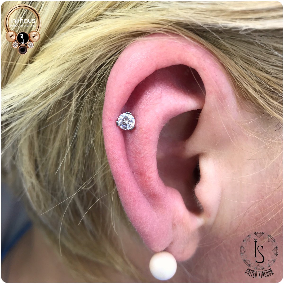 Calling all magpies! How’s this for sparkle? 💎 This beautiful <a href="/ISbodyjewelry/">INDUSTRIAL STRENGTH</a> piece features a genuine #Swarovski gem in a martini glass style setting to allow the light in and really make that gemstone shine! 😍 Best part is, we have them in a range of sizes! #piercing #yarm