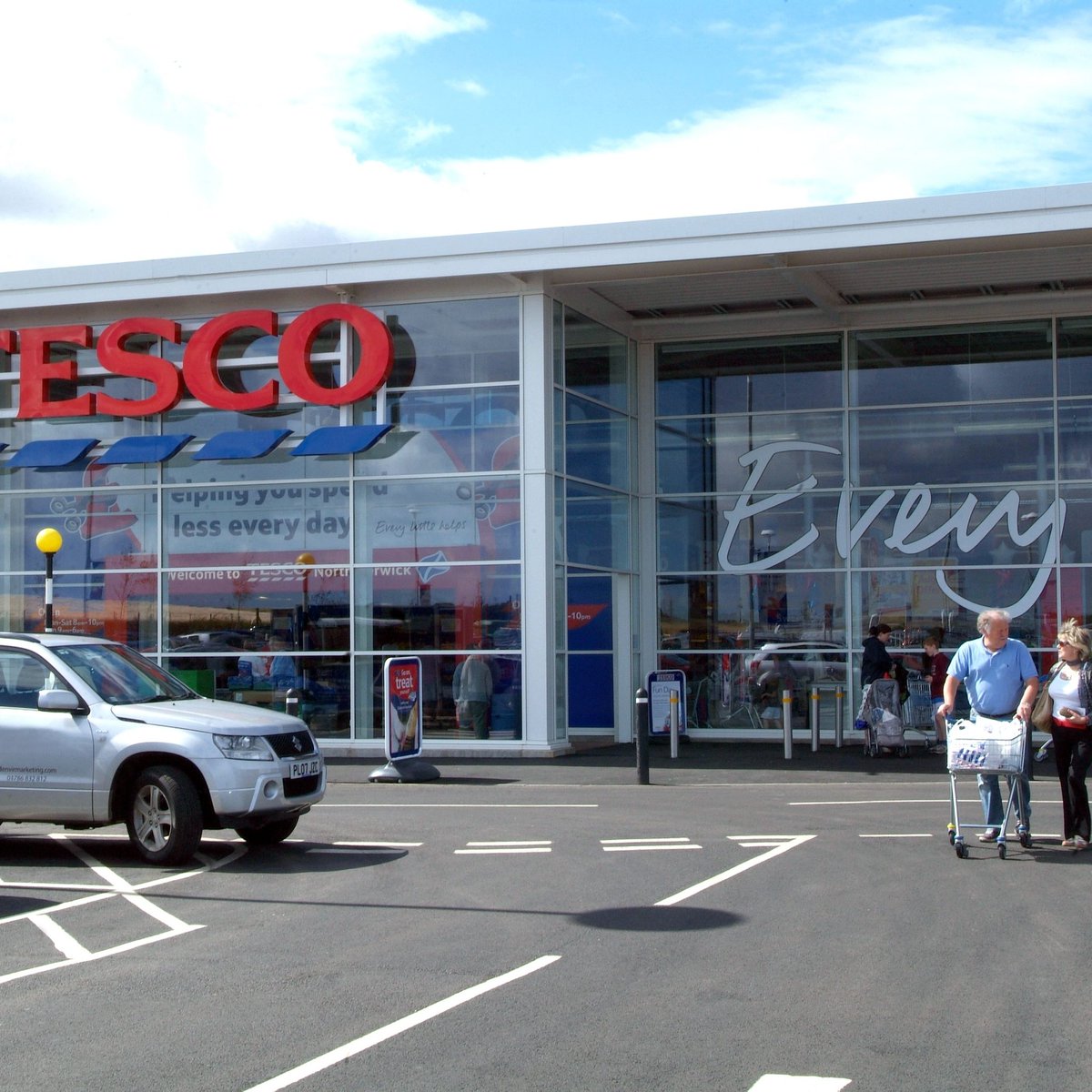 Introducing Eastbourne Extreme 2019 Sponsors – Tesco
Nikki, our Community Champion at Eastbourne Tesco, has been fabulous in securing us lots of refreshments and goodies for FREE!
tesco.com
#eastbourneextreme  #extreme2019 #wellERD#sponsors #eastbornerollerderby