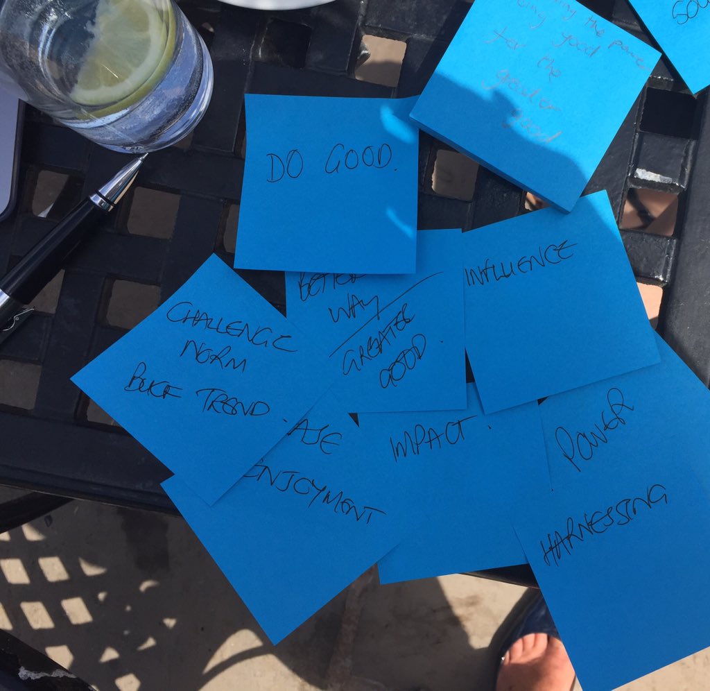 SaraBarrie's tweet photo. #coaching in the #sunshine lots of #creativethinking just had to keep the post it’s from blowing away...... a new #coachingproblem https://t.co/fkMXz6K1Ab