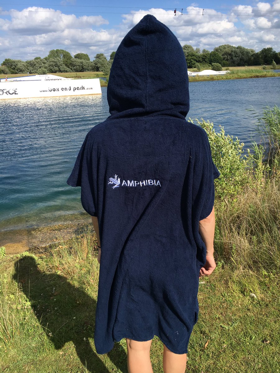 Thanks <a href="/AmphibiaSport/">Adrian McGreevy</a> for my robe. Perfect for keeping warm and changing under at the beach/river/lake! #swimming #openwaterswimming