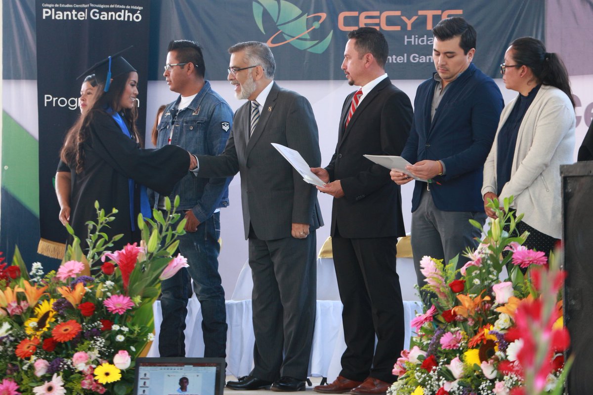 sarteaga4's tweet photo. La constancia y disciplina son la base para conseguir el éxito, fue un honor para mí acompañar a los 109 graduados de los componentes profesionales de Servicios de Hotelería y Programación del @CECyTEHgoGandho.

#OrgulloCECyTEHidalgo https://t.co/nug8oBReKO