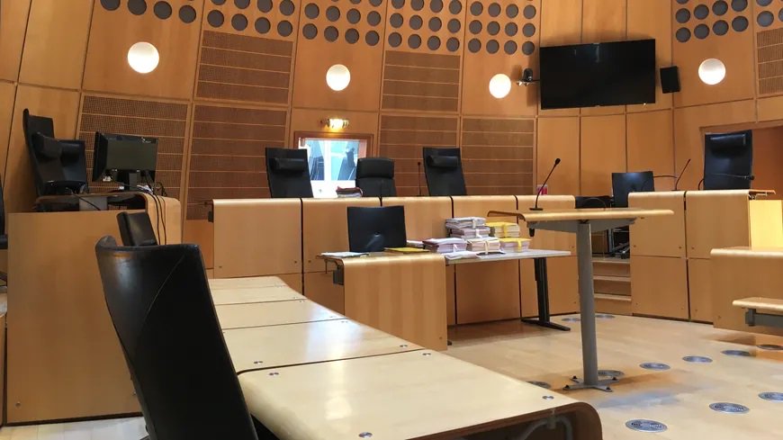 Deux ans de prison ferme pour trafic de civelles, peine inédite à #Bordeaux #Gironde francebleu.fr/infos/faits-di…