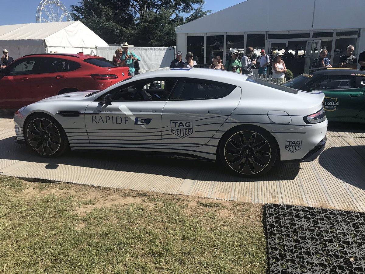 andy10371's tweet photo. @AstonMartinPR @astonmartin @AndyatAston saw this today at @fosgoodwood what an incredible car. Ps your bearded mechanic was a legend 👍👏 (sorry didn’t get his name) https://t.co/tMIYS5E6yC