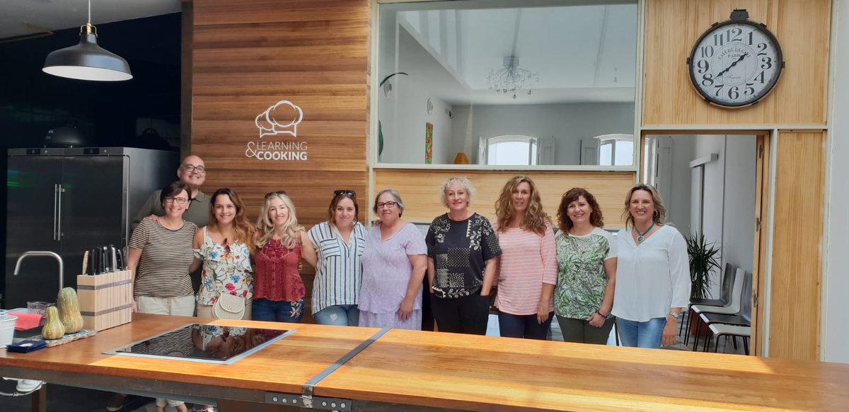 ArranqueRoteno's tweet photo. Conocemos el #proyecto @LearningCookin1. Aprende español mientras cocinas, una idea muy original. 👌🏼🍜📒
#idiomas #Gastronomia #Formación

@Lanzaderas_EES @fundacionTef @FundacionSMLRPH

https://t.co/8k4AM8SVA1 https://t.co/NiEx4TgIzS