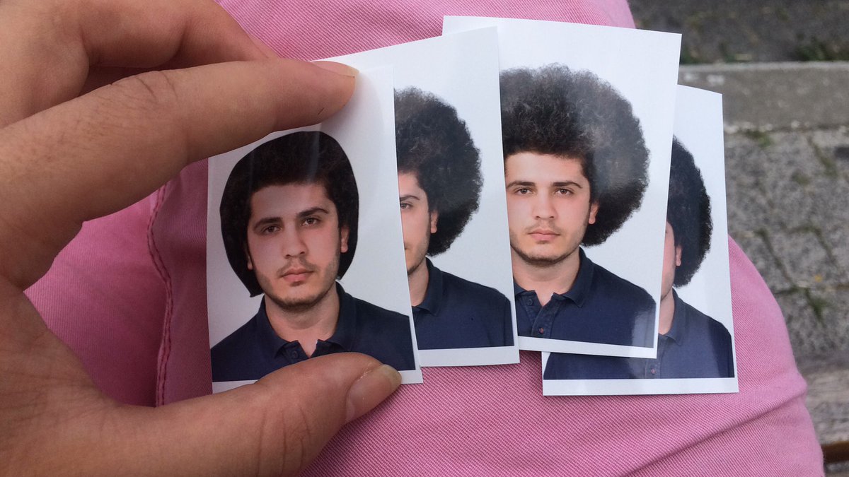 Kimlik yenilemek için foto çekinmiştim çeken abimiz “saçların kabarık sistem kabul etmez ben şimdi şopla saçını keserim hiç anlamazlar, kabul etmezlerse onu verirsin” dedi sonuç: gülmekten bir şey diyemeyerek çıktım