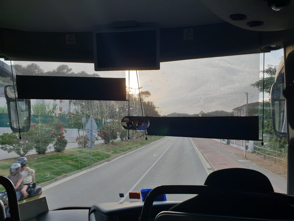 On our way to the final show of the tour! We are estimating a live stream start time of 10pm CET (9pm BST) 
See you there! 🎥🎶🎵