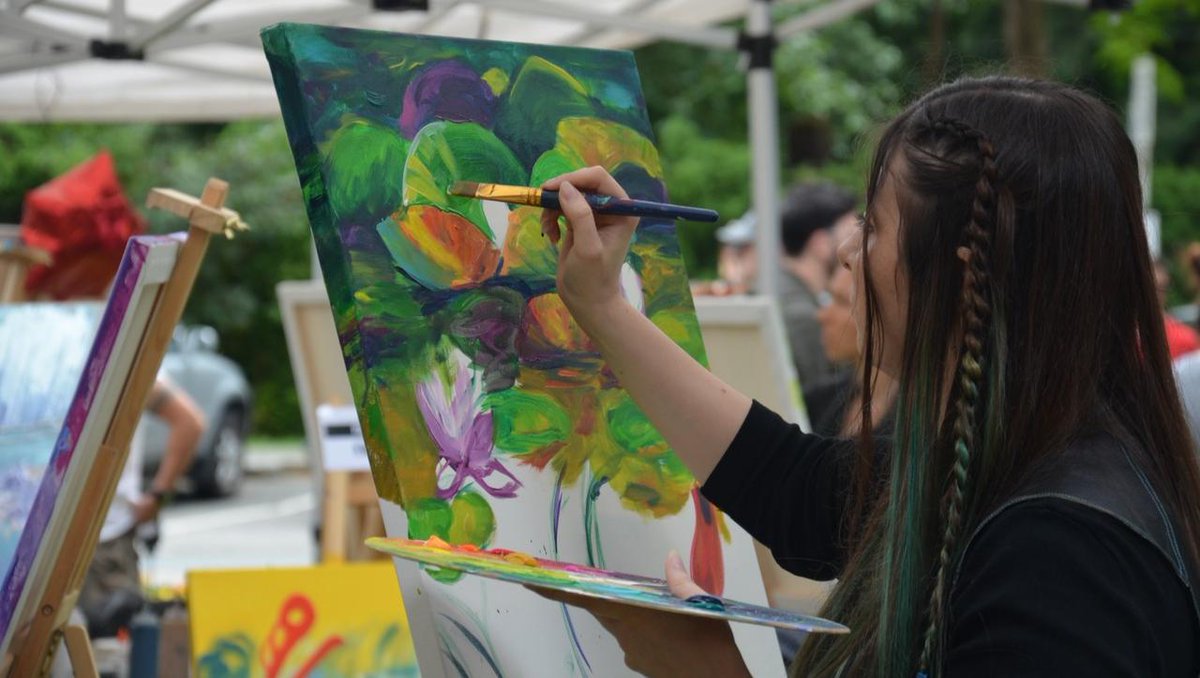 Summer Arts Festival and Park's Edge Paint Off starts tomorrow. Remember to wear your sun block and be ready for an exciting two days
 
Summer arts Festival runs on July 5 &amp; 6 and Park's Edge Paint Off is on Saturday July 6 from 1pm-3pm

For more info 👇
burnabyartscouncil.org/summer-art-fes…