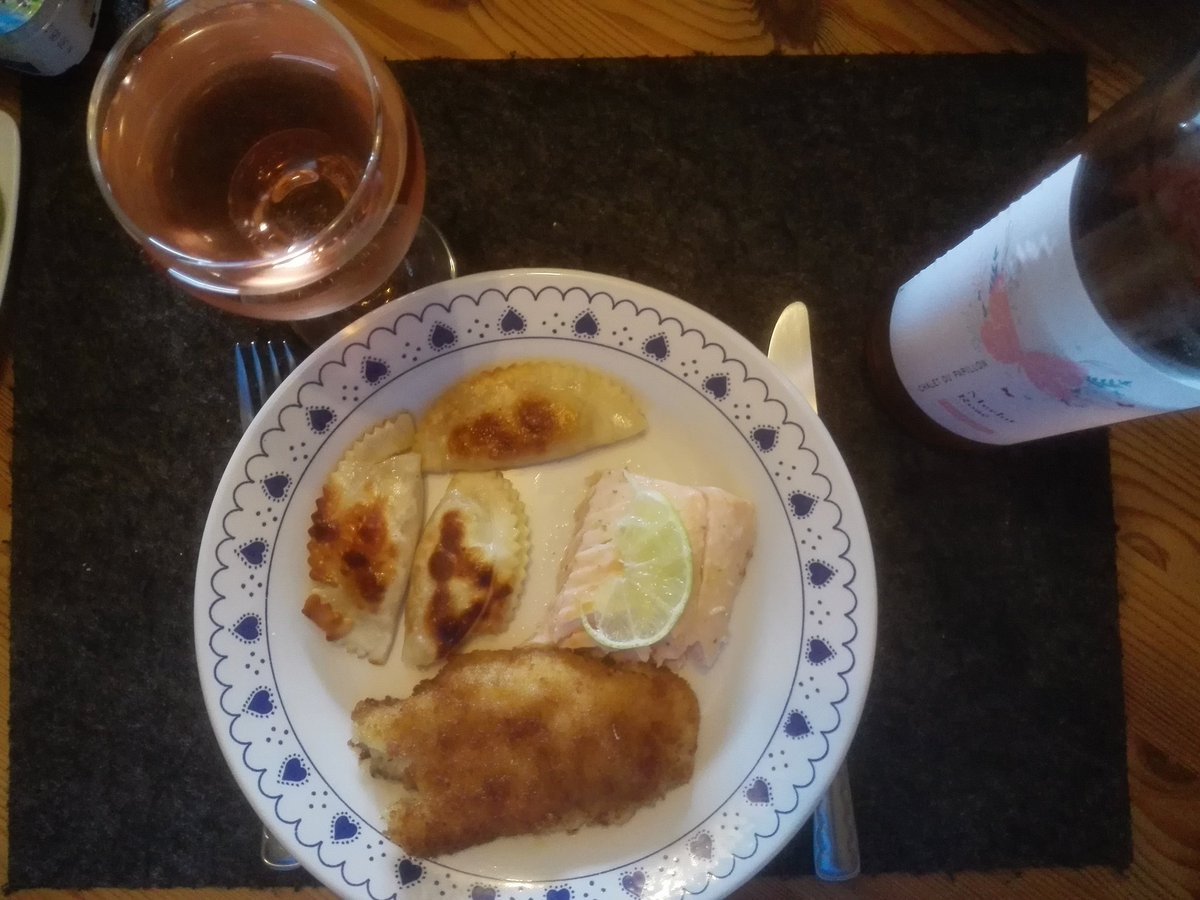 kristallnaach's tweet photo. #Pirog med #Lax (#Piroggen)
#pierogi z #kapustą i #boczkiem
Russisch-skandinavisch-polnische? Küche...lecker ;-)
https://t.co/kot2I9vz3y https://t.co/sLQJnjLzeG