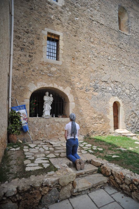 arnoboutheon's tweet image. Je peux pas ce week-end, j’ai #Cotignac et je fête 500ème anniversaire. Près de 2000 pèlerins pères attendus avec leurs souffrances, leurs joies et toutes leurs intentions de prière. #Peledemecs #saintJo