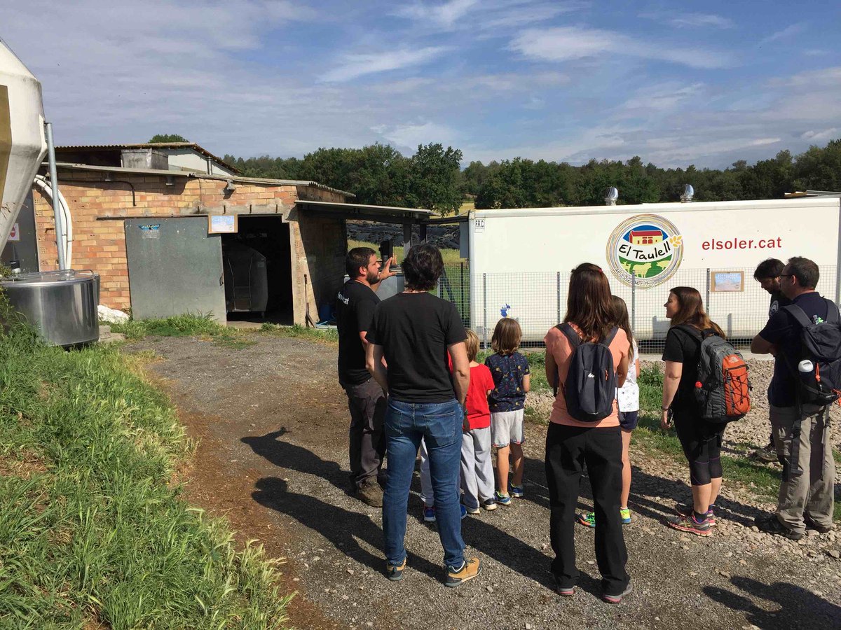 L’<a href="/AbelPeraire/">Abel Peraire</a> participarà demà a Santiago de Compostela a les jornades “TRANSFORMACIÓN ALIMENTARIA E PRODUCIÓNS LABREGAS: SUPERANDO BARREIRAS DE XEITO COLECTIVO” <a href="/BOND_project_EU/">BOND_project_EU</a> explicant l’escorxador de proximitat del @solerdenhug #PratsdeLluçanès bondproject.eu/program-of-the…